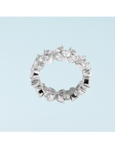 Four-leaf clover pave band